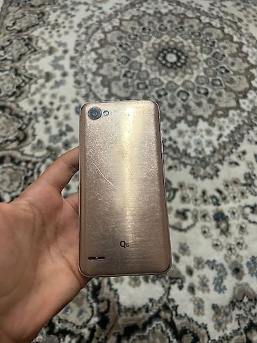 honor 8 s: LG Q6, rəng - Qızılı, İki sim kartlı — 1