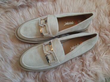 Shoes: Loafers, 39