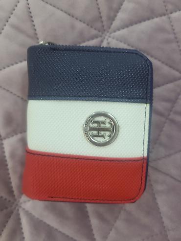 Rəngli kompakt pulqabı/kartqabı Tommy Hilfiger - Dizayn: Üçrəngli