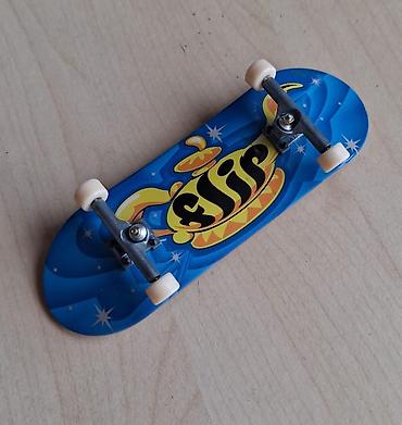 Uşaq dünyası: Barmaq skeytbordu (fingerboard). Tech-Deck firmasının orijinal — 2