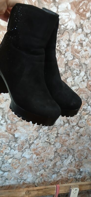 Botinka və botilyonlar: Qadın qışlıq bot – qara, qalın dabanlı Baha almışdıq,hansi magazanidi — 8