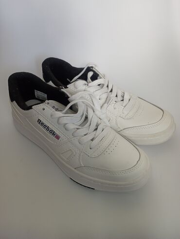 Кроссовки и спортивная обувь: Кроссовки Reebok, 41 размер. Привезены из Вьетнама, качество 🔥