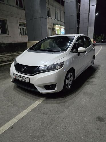 машина жонундо маалымат кыргызча: Honda Fit: 2015 г., 1.5 л, Вариатор, Бензин, Хэтчбэк
