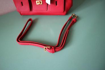 Классические сумки: Новая красная сумочка Размеры: ширина 27 см, высота 24см (с ручками — 28