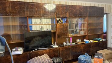 современные столы и стулья для кухни: Винтажный комплект мебели в классическом стиле из шпона под карельскую