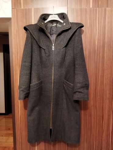 zhenskoe drapovoe palto: Пальто M (EU 38), L (EU 40), XL (EU 42)