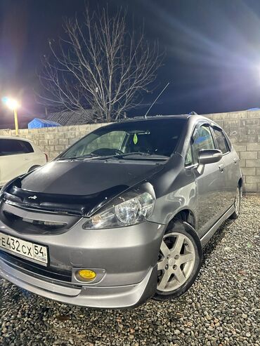 машина в аренду: Honda Fit: 2003 г., 1.5 л, Вариатор, Бензин, Хетчбек