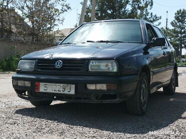 транспортер 4: Volkswagen Vento: 1993 г., 1.8 л, Механика, Бензин, Седан