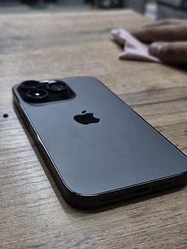 apple studio: IPhone (14 Pro, цвет «черный титан») Полностью родной. Акб 86%родной — 2
