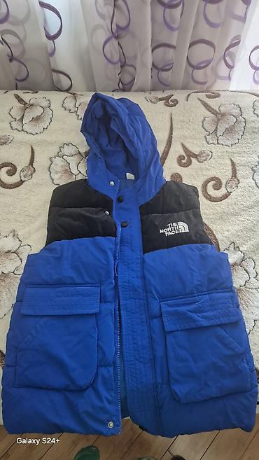 nort face: The North Face kiş/junior qış gödəkçə - Rəng: mavi, çiyin hissəsi — 1