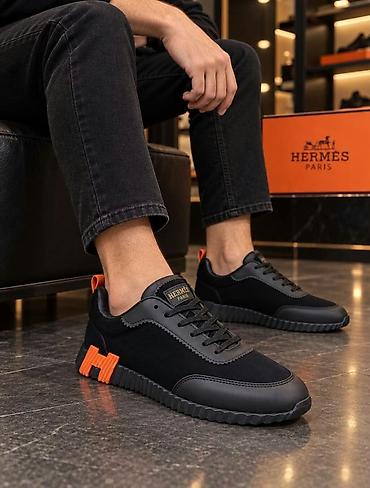 Patike: Brojevi od 40-44
Cena 6500 din vnb8 — 15