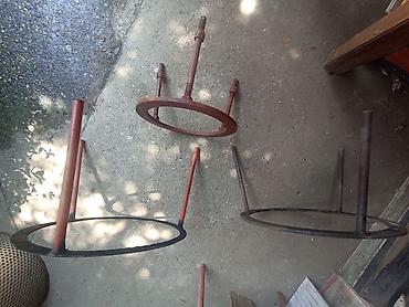 kettles: Metalni okrugli tronožci za kotliće i kazane, najmanji prsten — 2