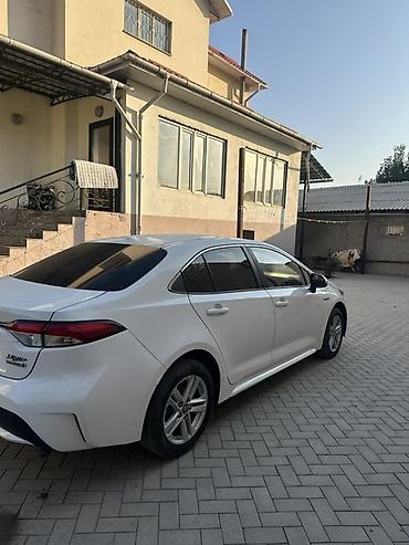 королла 2015: Toyota Corolla: 2023 г., 1.8 л, Автомат, Гибрид, Седан — 5