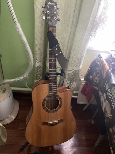 гитара маленькая: Гитара полу акустическая 🎸 В комплекте ремешок Подставка под гитару