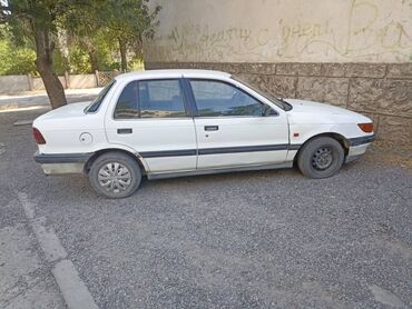 запчасти на митсубиси лансер 9: Белый седан Mitsubishi Lancer, 1992 года выпуска, с левым рулем