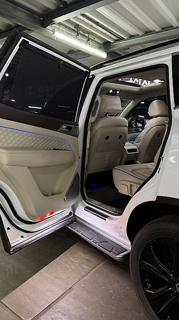 Другие детали кузова: Внедорожник (белый кузов, белый элементы) Ключевые особенности: - — 20