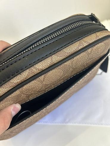 smart folio: Барсетка, Coach, Материал: Экокожа, Регулируемый ремень, Застежка на молнии, Разделенные отделения, Новый — 4