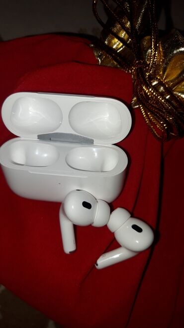 белая обувь: Беспроводные TWS-наушники Apple AirPods Pro 2 Designed by GUS in