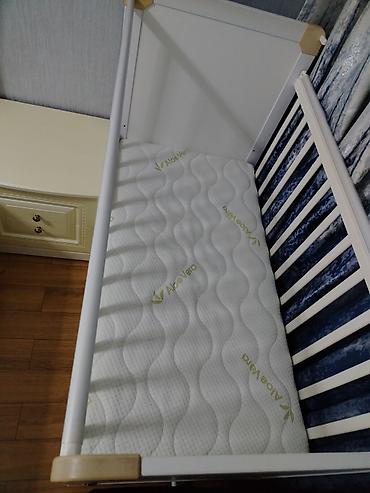 Beşiklər: Oğlan və qız üçün, İşlənmiş, Dördbucaq, Beşik, Dəstsiz, Matras ilə, Yellənmə mexanizmsiz — 2