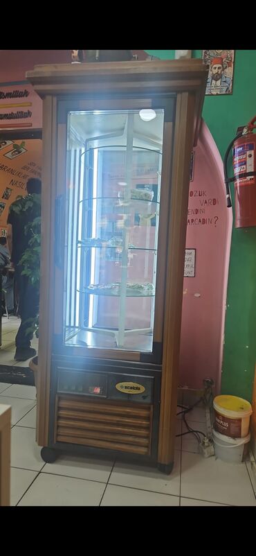vıtrın: Italiya istehsali shirniyyat soyuducusu 2200 Azn. Ideal veziyyetde