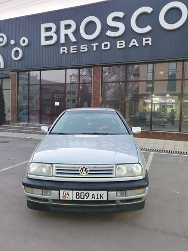 шлив машина: Volkswagen Vento: 1993 г., 1.8 л, Механика, Бензин, Седан