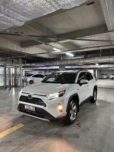 Toyota: Toyota RAV4: 2019 г., 2.5 л, Вариатор, Гибрид, Внедорожник