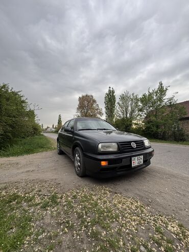 Volkswagen: Volkswagen Vento: 1992 г., 2 л, Механика, Бензин, Седан