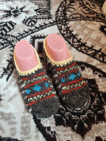 Sifarişlə əl işləri: Yundan hazırlanan ipıər və toxunmaəl işləri — 2