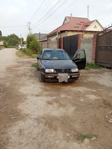 продажа авто в бишкеке срочно: Volkswagen Vento: 1994 г., 2 л, Механика, Бензин, Седан