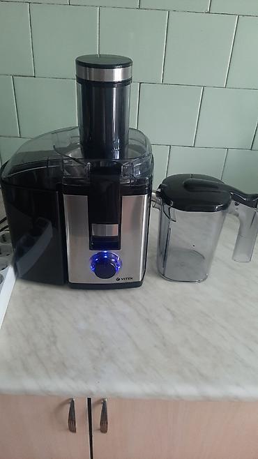 5500: Продам новую соковыжималку. Мощность 900 Вт. Не пользовались. Цена — 3