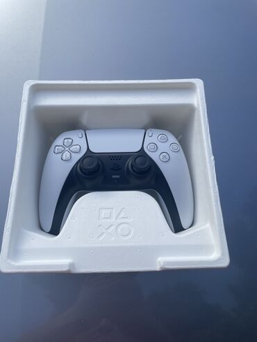 PS5 (Sony PlayStation 5): Dualsense 5 original teze alinib 19 aprelde.Ceki var.Hec bir problemi