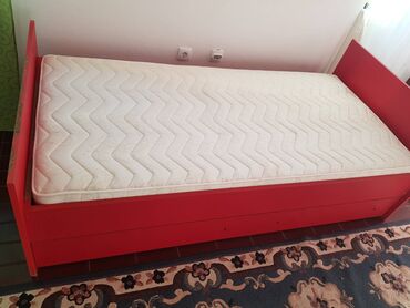 kreveti na sprat: Unisex, bоја - Crvena, Novo