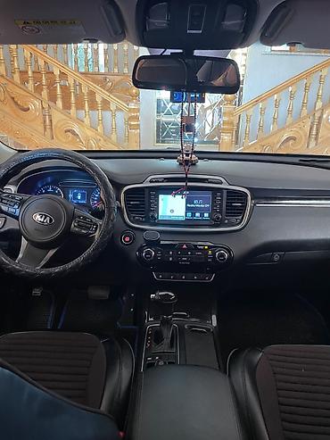 masın satısı: Kia Sorento – qara rəngdə, zərif və praktik SUV. Əsas xüsusiyyətlər — 8
