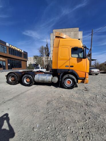 продаю в связи с переездом: Тягач, Volvo, 2001 г., Без прицепа