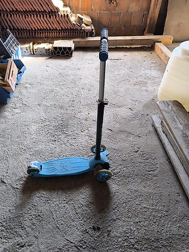 hoverboard cena: Dečiji trotinet sa tri točka – plavi - Stabilan 3-točkaš: dva prednja — 1