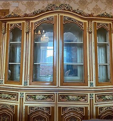 dollar agaci: Klassik üslubda taxta vitrin-büfə - Material: təbii ağac, cilalı səth — 1