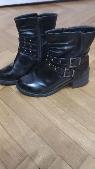 Gležnjače: Gležnjače, Opposite, 38 — 3