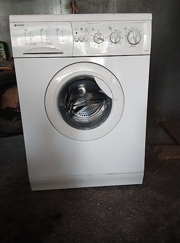 Стиральная машина Indesit, фронтальная загрузка. Работает исправно