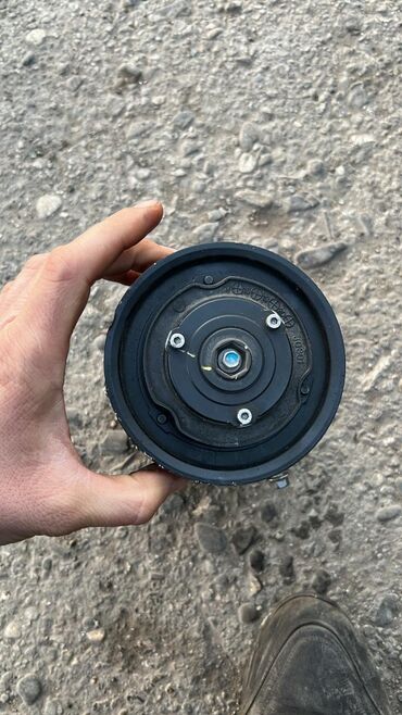 Kompressorlar: İşlənmiş avtomobil kondisioner kompressoru. Hava axını yaratmaq və — 5