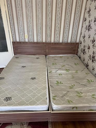 одиночный спальный: 2 кровати полуторки Имеются ящики на двух кроватях Состояние — 4