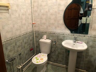 Uzunmüddətli kirayə mənzillər: Bayılda 163 nömrəli məktəbin yanında,4/2-si təmirli,2 otaqlı, Əşyaları — 5