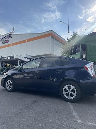 за неделю: Toyota Prius: 2015 г., 1.8 л, Автомат, Гибрид, Хэтчбэк — 5