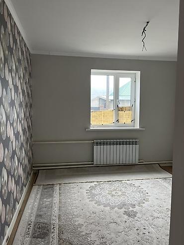 Продажа коттеджей и домов: Срочно продаётся дом с участком! 📍 Адрес: г. Токмок, село — 4