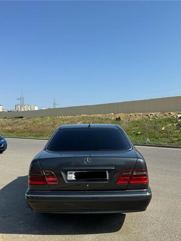 Mercedes-Benz: Mercedes-Benz E‑Class (W210) sedan Salam avtomabıl gundelık sürülür — 11