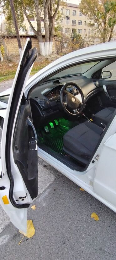 Chevrolet: Chevrolet Aveo: 1.2 l | 2011 il 420000 km Sedan — 5