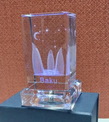 Hədiyyələr: Alov binaları olan suvenir satılır. Bərk şüşədən hazırlanıb, möhkəm — 2
