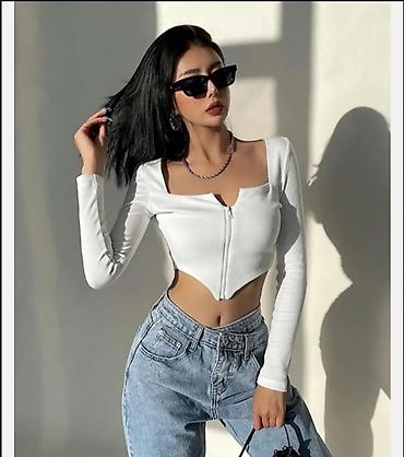 Missguided neobična crop top majica veličine 36, odgovara osobama koje