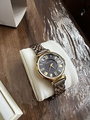 qara kurtkalar: Anne Klein qadın qol saatı - Klassik dizayn: qara siferblat, qızılı — 1