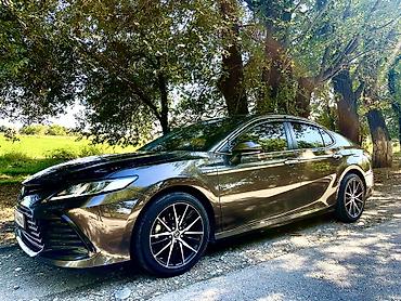 Toyota: Toyota Camry: 2022 г., 2.5 л, Вариатор, Гибрид, Седан — 1