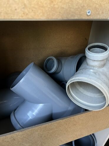 фитинги для пластиковых труб: Тройник, Материалы: Пластик